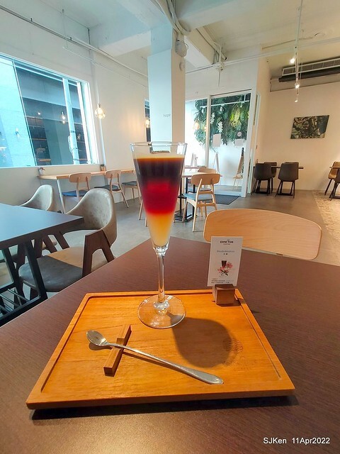 「成真咖啡西門店」(Come True Coffee Xinmeng branch store), Taipei, Taiwan, SJKen, Apr 11, 2022.