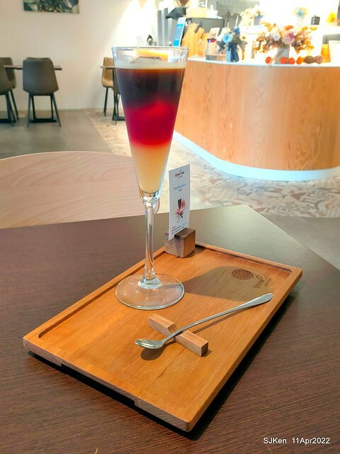 「成真咖啡西門店」(Come True Coffee Xinmeng branch store), Taipei, Taiwan, SJKen, Apr 11, 2022.