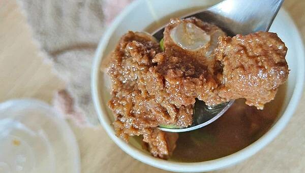 【南機場美食】曉迪筒仔米糕｜超便宜又美味的銅板小吃店！必吃滷肉飯