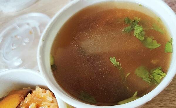 【南機場美食】曉迪筒仔米糕｜超便宜又美味的銅板小吃店！必吃滷肉飯