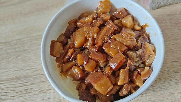 【南機場美食】曉迪筒仔米糕｜超便宜又美味的銅板小吃店！必吃滷肉飯