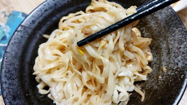 【南機場美食】曉迪筒仔米糕｜超便宜又美味的銅板小吃店！必吃滷肉飯