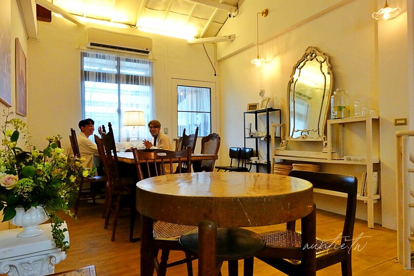 【台中】西區｜嵨峝 voute，秒到法國沙龍茶館，檸檬糖霜肉桂捲，優雅歐系咖啡廳推薦