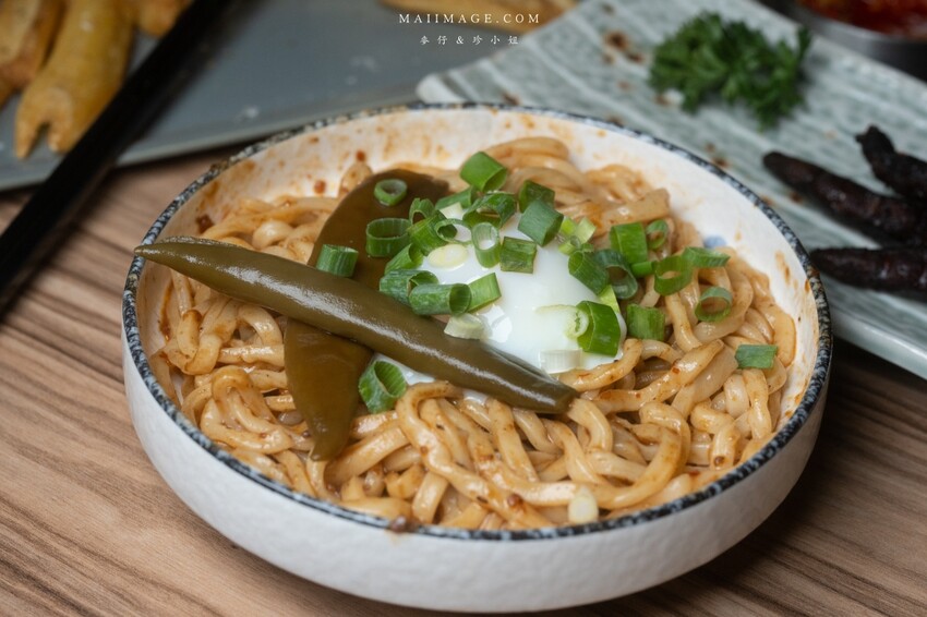 台北美食｜嗆司台式串燒～台式串燒也可以很有儀式感！被串燒耽誤的酒吧調酒款式爆多！桌桌必點鹽烤吳郭魚、