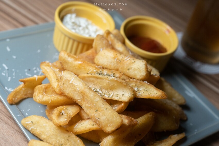 台北美食｜嗆司台式串燒～台式串燒也可以很有儀式感！被串燒耽誤的酒吧調酒款式爆多！桌桌必點鹽烤吳郭魚、