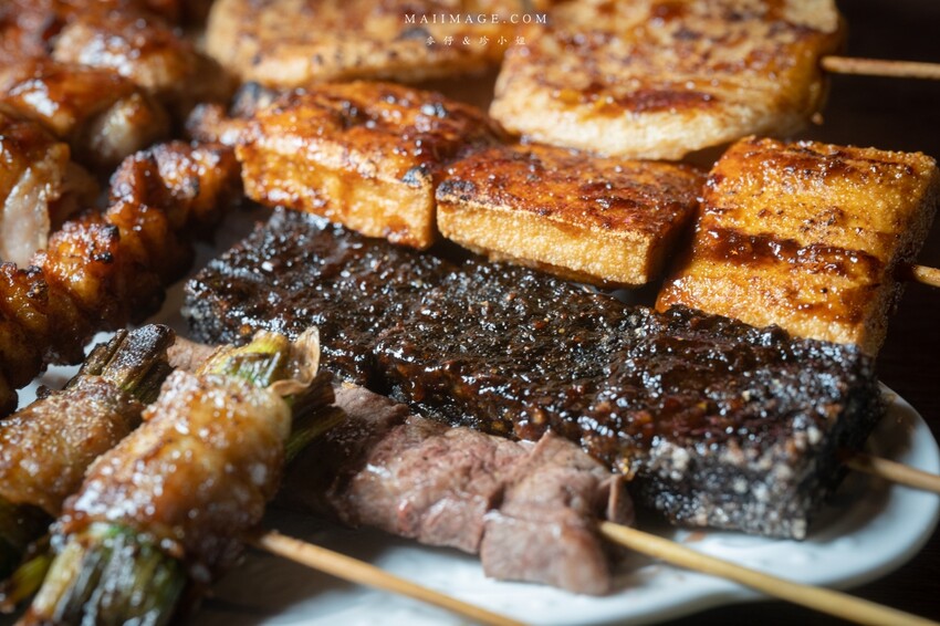 台北美食｜嗆司台式串燒～台式串燒也可以很有儀式感！被串燒耽誤的酒吧調酒款式爆多！桌桌必點鹽烤吳郭魚、