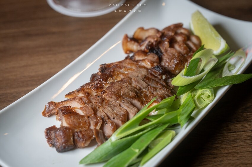 台北美食｜嗆司台式串燒～台式串燒也可以很有儀式感！被串燒耽誤的酒吧調酒款式爆多！桌桌必點鹽烤吳郭魚、