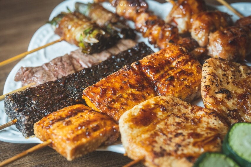 台北美食｜嗆司台式串燒～台式串燒也可以很有儀式感！被串燒耽誤的酒吧調酒款式爆多！桌桌必點鹽烤吳郭魚、