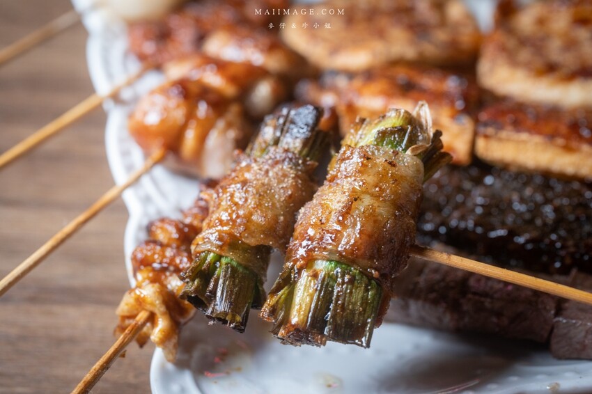 台北美食｜嗆司台式串燒～台式串燒也可以很有儀式感！被串燒耽誤的酒吧調酒款式爆多！桌桌必點鹽烤吳郭魚、