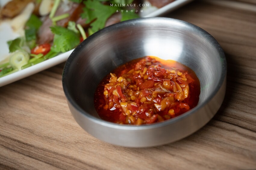 台北美食｜嗆司台式串燒～台式串燒也可以很有儀式感！被串燒耽誤的酒吧調酒款式爆多！桌桌必點鹽烤吳郭魚、