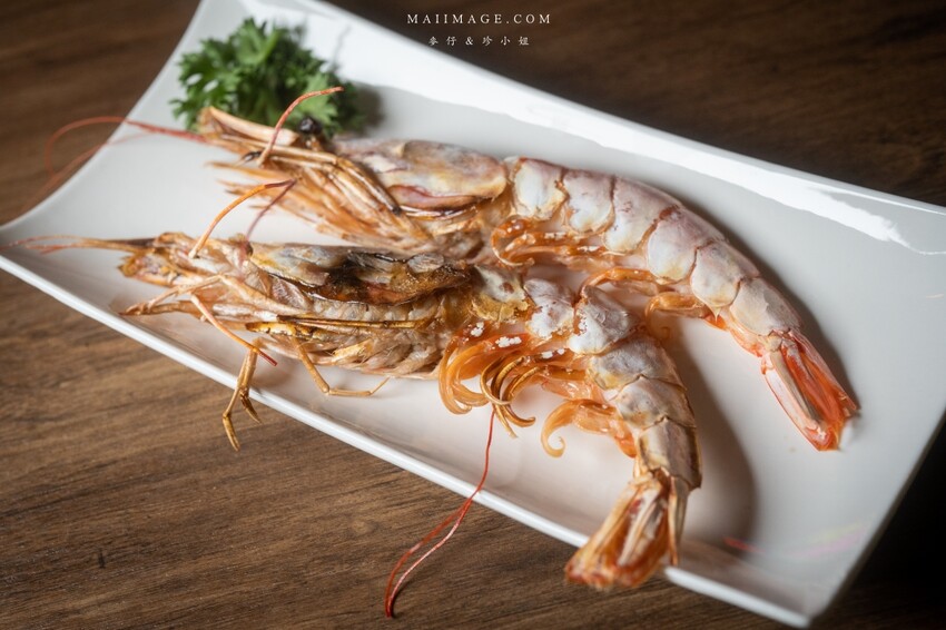 台北美食｜嗆司台式串燒～台式串燒也可以很有儀式感！被串燒耽誤的酒吧調酒款式爆多！桌桌必點鹽烤吳郭魚、