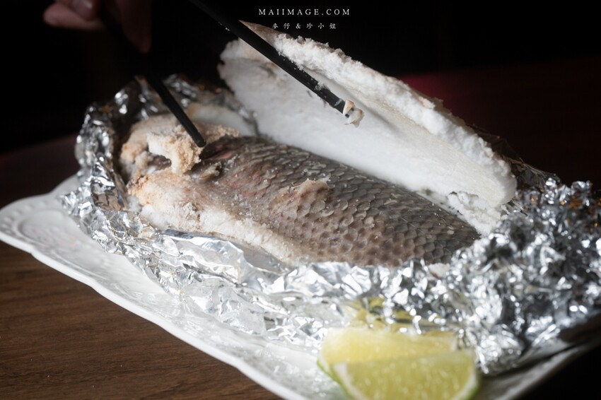 台北美食｜嗆司台式串燒～台式串燒也可以很有儀式感！被串燒耽誤的酒吧調酒款式爆多！桌桌必點鹽烤吳郭魚、