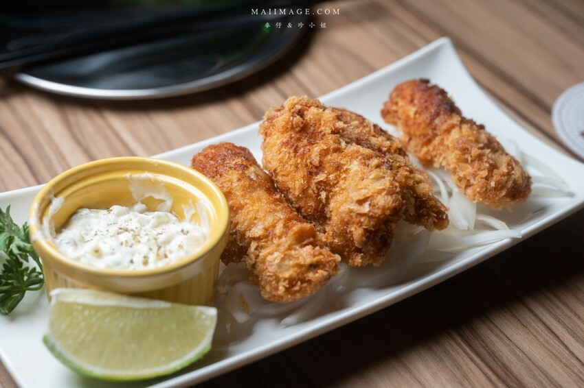 台北美食｜嗆司台式串燒～台式串燒也可以很有儀式感！被串燒耽誤的酒吧調酒款式爆多！桌桌必點鹽烤吳郭魚、