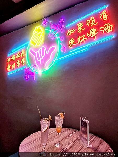 【東區】嗆司酒場~好台!好吃!好回憶!台日式混搭酒吧，客製調酒，台式熱炒、日式串燒，隨你點絕不踩雷!年輕人的創意BAR，也是復古風的歡聚好點推薦!