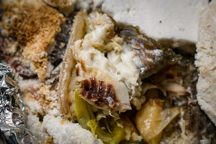 最潮台式串燒在東區！猶如置身台客復古酒吧，不僅串燒平價又美味，還有超多創意調酒，冰糖霸王雞爪必點，宵