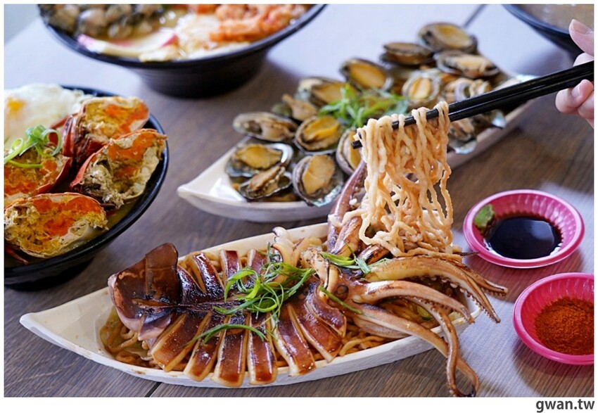 被飲料耽誤的海鮮鍋燒！台南浮誇意麵始祖來台中啦~