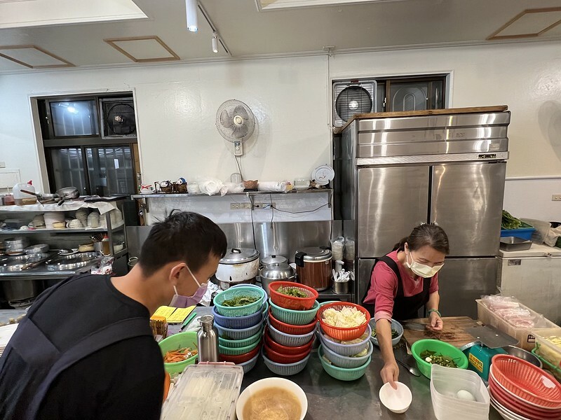 【台灣，嘉義縣，阿里山】在地的好滋味，街角永富苦茶油雞(允裕餐飲)。（阿里山美食/樂野部落美食A
