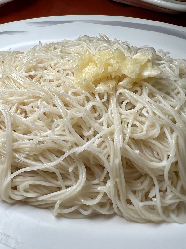 【台灣，嘉義縣，阿里山】在地的好滋味，街角永富苦茶油雞(允裕餐飲)。（阿里山美食/樂野部落美食A