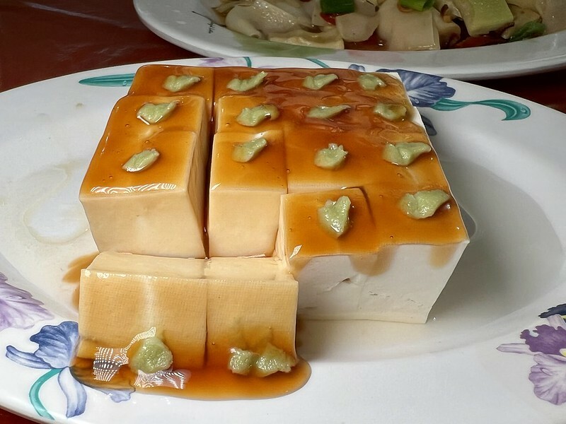 【台灣，嘉義縣，阿里山】在地的好滋味，街角永富苦茶油雞(允裕餐飲)。（阿里山美食/樂野部落美食A