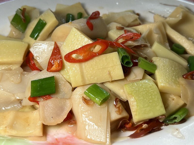 【台灣，嘉義縣，阿里山】在地的好滋味，街角永富苦茶油雞(允裕餐飲)。（阿里山美食/樂野部落美食A