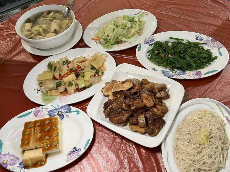 【台灣，嘉義縣，阿里山】在地的好滋味，街角永富苦茶油雞(允裕餐飲)。（阿里山美食/樂野部落美食A