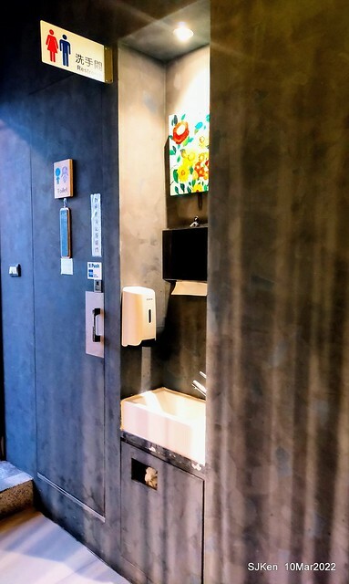 「鯉魚 The Carp」餐廳(Taiwanese & Japanese dishes restaurant), mullet roe fried rice , spicy fried noodle &Matsusaka meat ramen), Taipei, Taiwan, Mar 11, 2022.