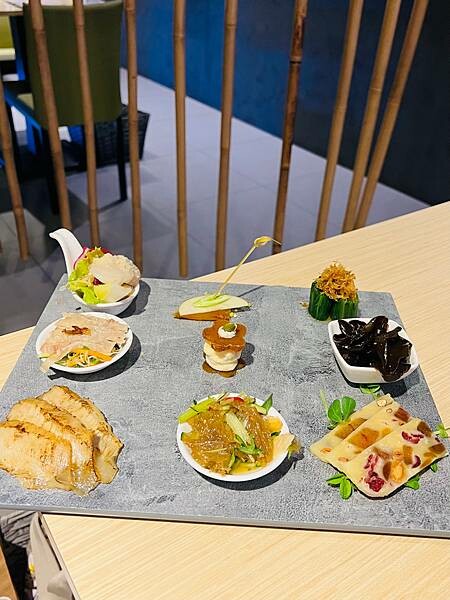 大稻程迪化街時尚料理:鯉魚 The Carp。主打烏魚子創意