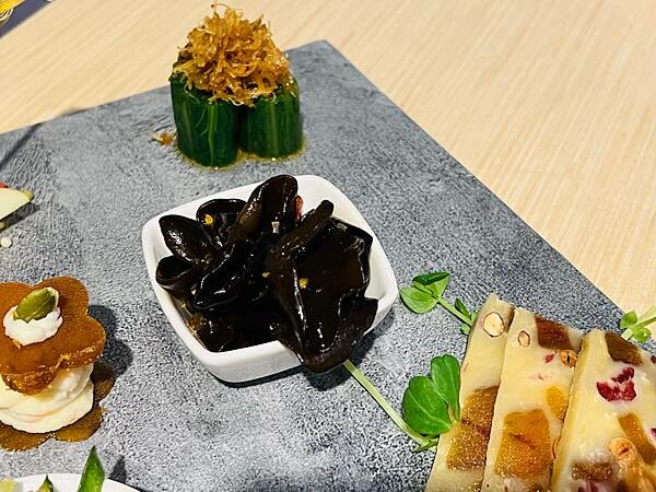 大稻程迪化街時尚料理:鯉魚 The Carp。主打烏魚子創意