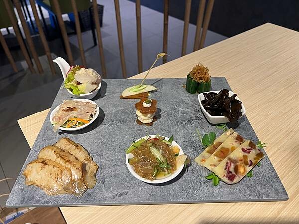 大稻程迪化街時尚料理:鯉魚 The Carp。主打烏魚子創意