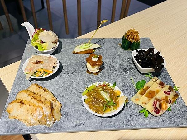 大稻程迪化街時尚料理:鯉魚 The Carp。主打烏魚子創意