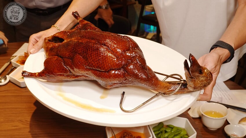 【 難定私廚 】2023春夏新菜上桌囉!法國進口正龍鱈外酥內鮮嫩讓人口水直流,用15年陳皮浸泡後烤出的烤鴨肉