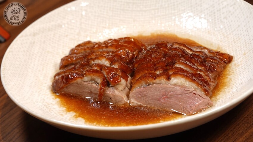 【 難定私廚 】2023春夏新菜上桌囉!法國進口正龍鱈外酥內鮮嫩讓人口水直流,用15年陳皮浸泡後烤出的烤鴨肉