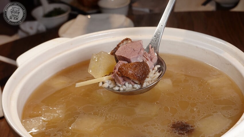 【 難定私廚 】2023春夏新菜上桌囉!法國進口正龍鱈外酥內鮮嫩讓人口水直流,用15年陳皮浸泡後烤出的烤鴨肉