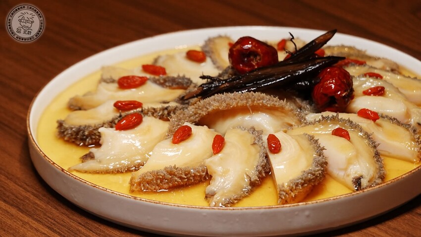 【 難定私廚 】2023春夏新菜上桌囉!法國進口正龍鱈外酥內鮮嫩讓人口水直流,用15年陳皮浸泡後烤出的烤鴨肉