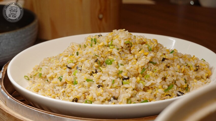 【 難定私廚 】2023春夏新菜上桌囉!法國進口正龍鱈外酥內鮮嫩讓人口水直流,用15年陳皮浸泡後烤出的烤鴨肉