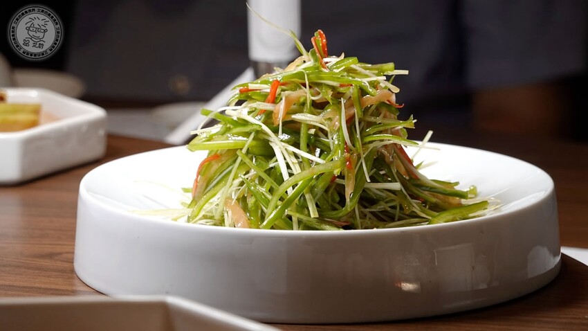 【 難定私廚 】2023春夏新菜上桌囉!法國進口正龍鱈外酥內鮮嫩讓人口水直流,用15年陳皮浸泡後烤出的烤鴨肉