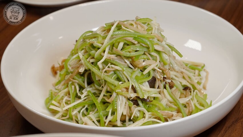 【 難定私廚 】2023春夏新菜上桌囉!法國進口正龍鱈外酥內鮮嫩讓人口水直流,用15年陳皮浸泡後烤出的烤鴨肉