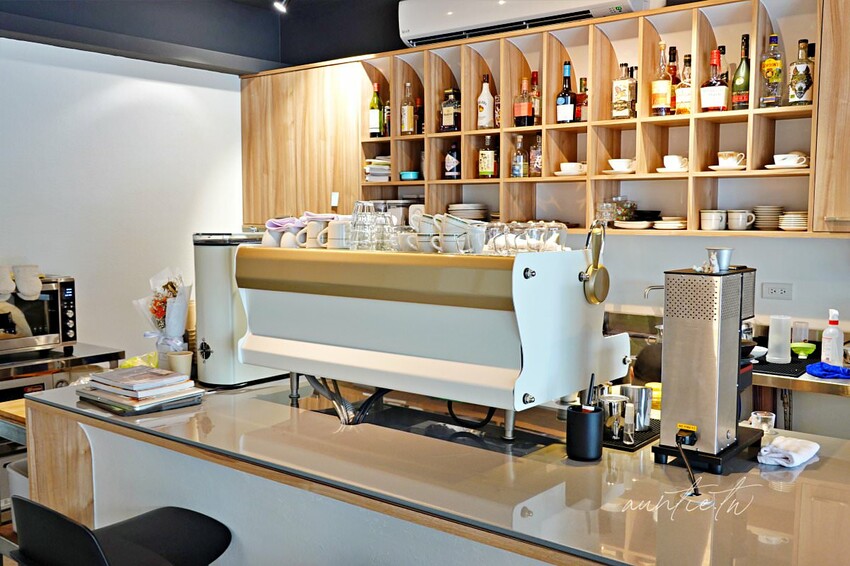 【台北】圓山站｜Coftail Taipei 酒咖，春末 Umai Set ，達克瓦茲、杏仁酒布丁