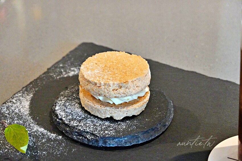 【台北】圓山站｜Coftail Taipei 酒咖，春末 Umai Set ，達克瓦茲、杏仁酒布丁