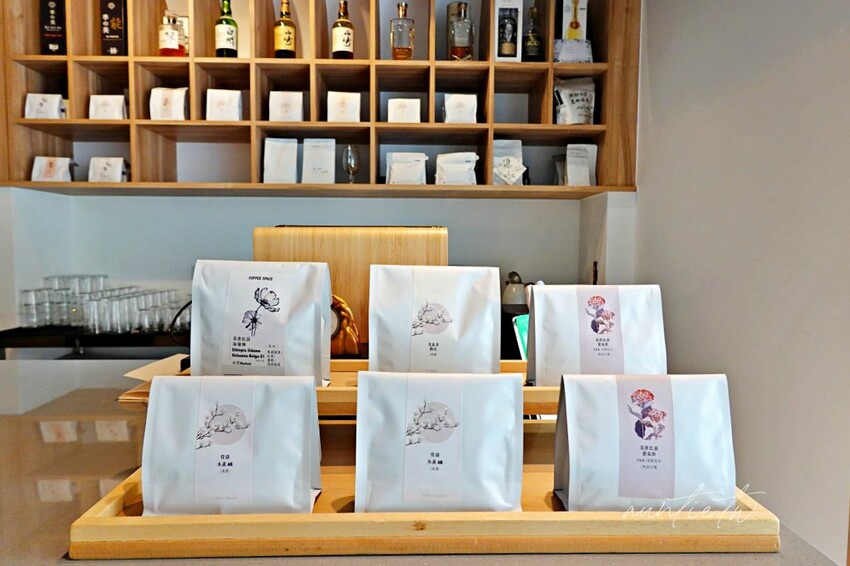 【台北】圓山站｜Coftail Taipei 酒咖，春末 Umai Set ，達克瓦茲、杏仁酒布丁