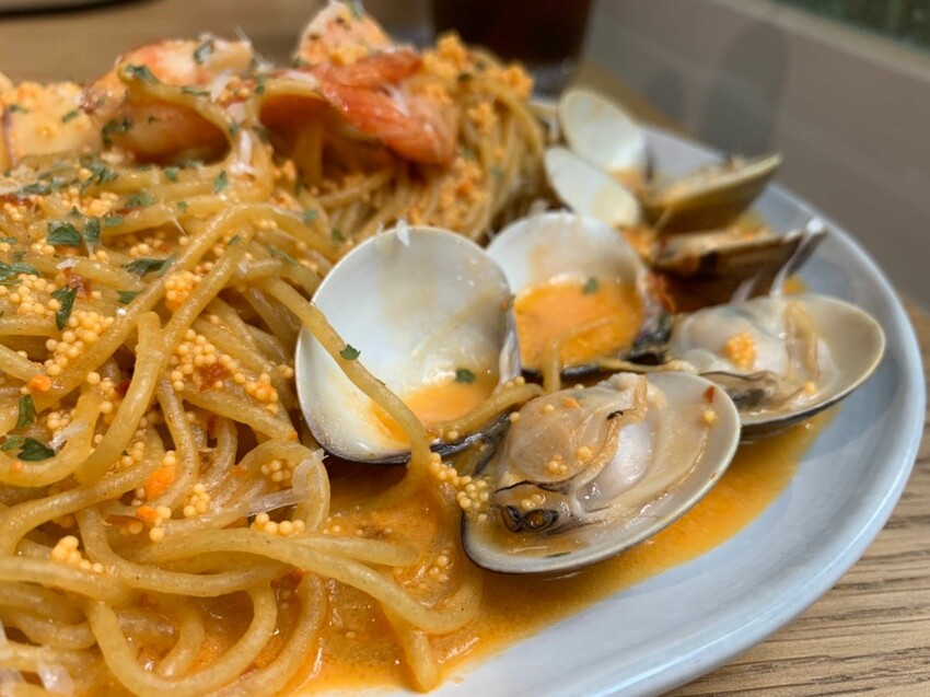 國父紀念館美食|康帕斯義麵屋 全手工製作義大利麵專賣店 和毛孩一起在玻璃屋裡吃義大利麵吧!