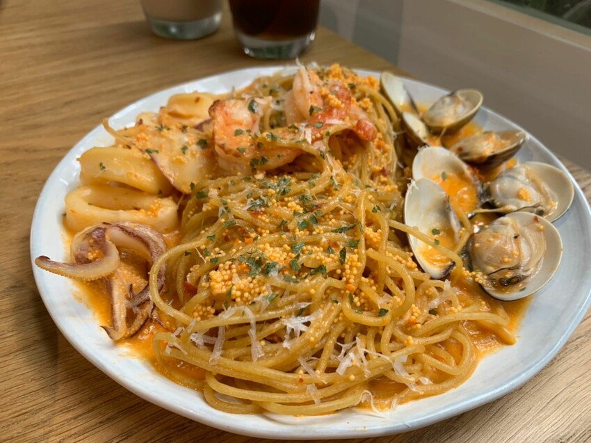 國父紀念館美食|康帕斯義麵屋 全手工製作義大利麵專賣店 和毛孩一起在玻璃屋裡吃義大利麵吧!