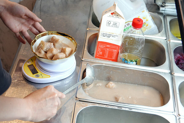 好吃台北公館冰店推薦-何家甜品鋪公館汀州店,公館好吃雪花冰外送 (23).jpg