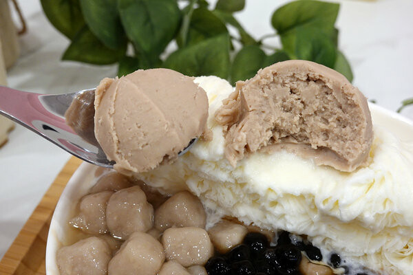 好吃台北公館冰店推薦-何家甜品鋪公館汀州店,公館好吃雪花冰外送 (37).jpg