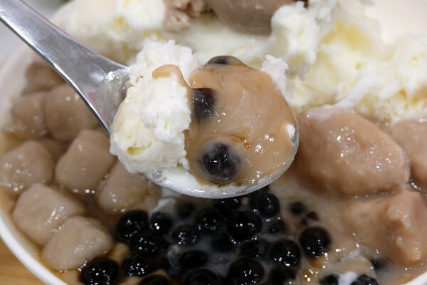 好吃台北公館冰店推薦-何家甜品鋪公館汀州店,公館好吃雪花冰外送 (38).jpg