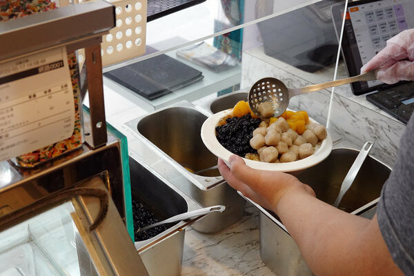 好吃台北公館冰店推薦-何家甜品鋪公館汀州店,公館好吃雪花冰外送 (26).jpg