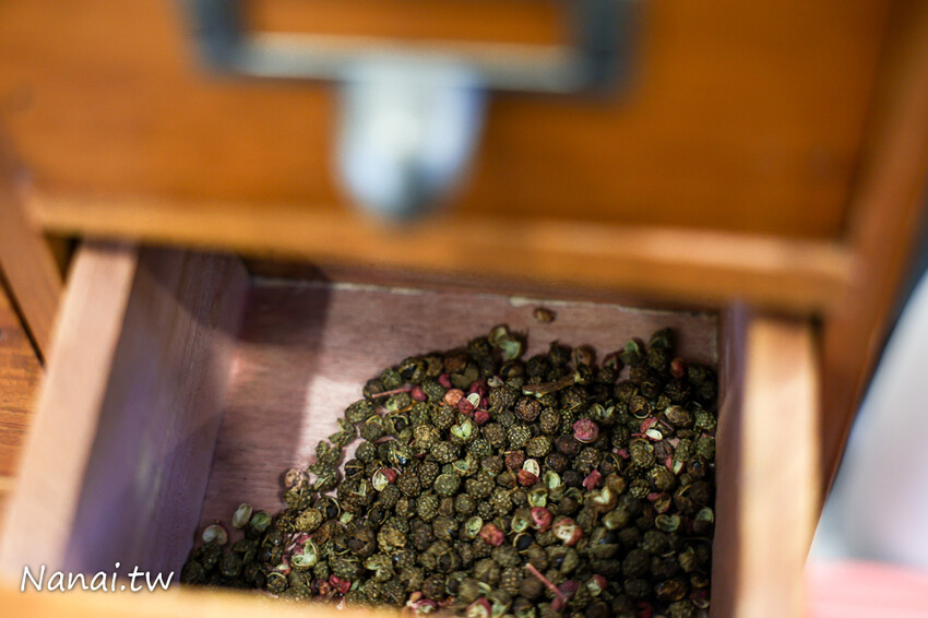 新開幕 !獨家研發濃郁紅湯,口感香辣帶麻,點套餐還有香蔥棒超划算,必點招牌滷味、新品日式胡麻拌麵,平價CP值高吃過會再訪,春分養生麻辣燙