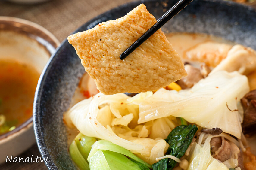 新開幕 !獨家研發濃郁紅湯,口感香辣帶麻,點套餐還有香蔥棒超划算,必點招牌滷味、新品日式胡麻拌麵,平價CP值高吃過會再訪,春分養生麻辣燙