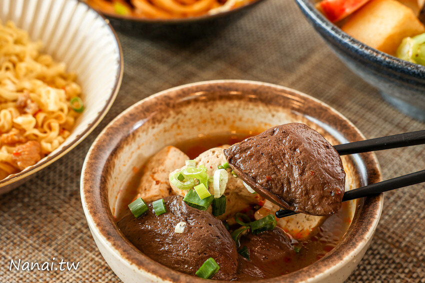 新開幕 !獨家研發濃郁紅湯,口感香辣帶麻,點套餐還有香蔥棒超划算,必點招牌滷味、新品日式胡麻拌麵,平價CP值高吃過會再訪,春分養生麻辣燙
