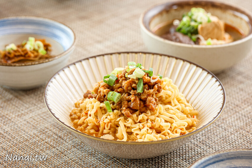 新開幕 !獨家研發濃郁紅湯,口感香辣帶麻,點套餐還有香蔥棒超划算,必點招牌滷味、新品日式胡麻拌麵,平價CP值高吃過會再訪,春分養生麻辣燙